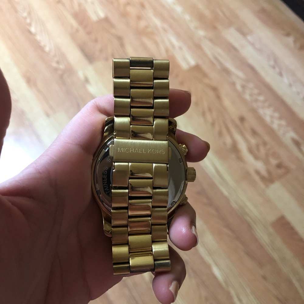 SOLD🌟 LIKE NEW 🌟 MK Chronograph Runway Gold-Tone - Picture 6 of 6